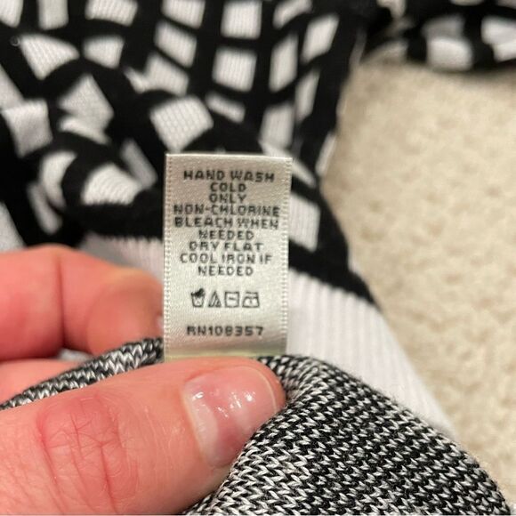 EUC Neiman Marcus Windowpane Sweater Top Sz. XS - Picture 4 of 5